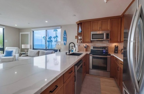 North Pacific Beach Condo | Direct beach access, ocean view, pool and parking