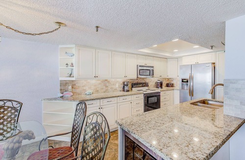 Redington Shores Condo | Direct Beachfront, Top Floor, Sleeps 10! Heated Pool 605