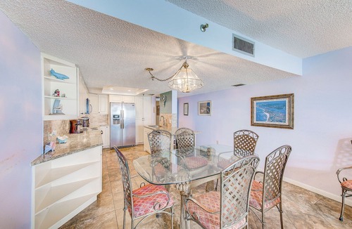 Redington Shores Condo | Direct Beachfront, Top Floor, Sleeps 10! Heated Pool 605