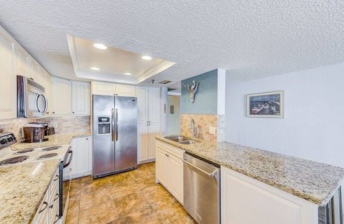 Redington Shores Condo | Direct Beachfront, Top Floor, Sleeps 10! Heated Pool 605