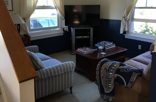 Easton's Point House | Direct Beachfront -- Newport's Easton's Beach