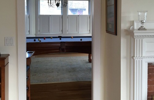 Easton's Point House | Direct Beachfront -- Newport's Easton's Beach