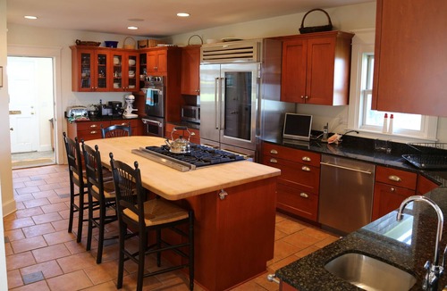 Easton's Point House | Direct Beachfront -- Newport's Easton's Beach