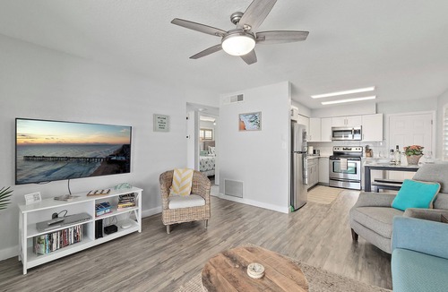 Painters Hill House | Direct Beachfront Deck | Grill | 2 Queen Beds