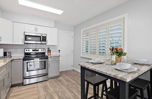 Painters Hill House | Direct Beachfront Deck | Grill | 2 Queen Beds