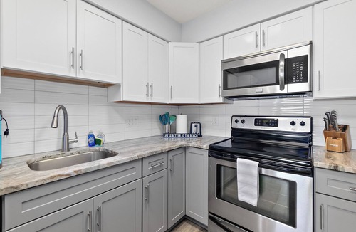 Painters Hill House | Direct Beachfront Deck | Grill | 2 Queen Beds