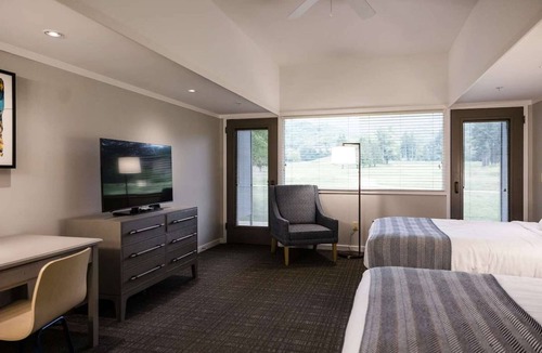 Waynesville Hotel | Direct Golf Course View + Pool. Gym. Dining.