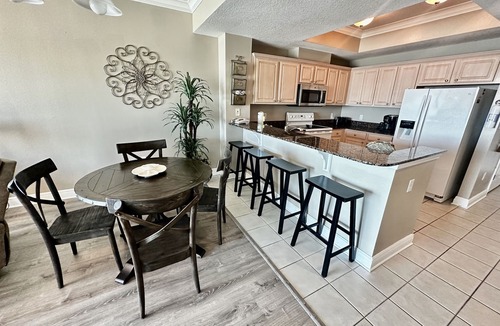 Gulf Shores Condo | Direct Gulf Front ~ 4th Floor ~ 2BD 2BA ~ Oversized Balcony ~ Keyless Entry