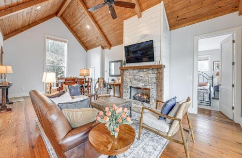 Bear Lake Reserve House | Direct Lake Access & Fire Pit: Tuckasegee Cottage!