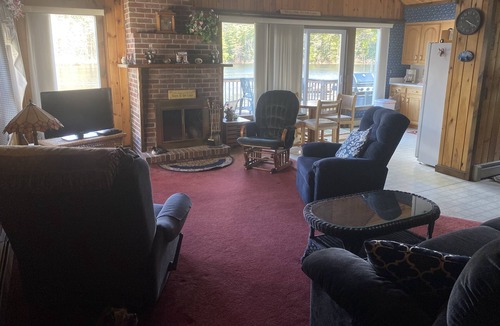 Acton House | Direct Lake frontage yet close to beaches