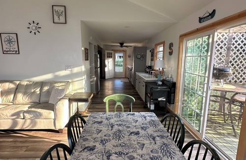 Kent Cottage | Direct Lakefront Cottage, Modern 2-bedrm Cottage in Point Breeze with WiFi & AC