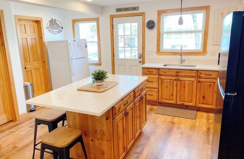 The Bays House | Direct Lakefront Retreat/Prime Summer Weeks/Mountain Views/Private Dock