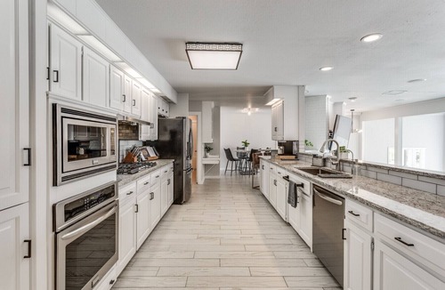 Oklahoma City Villa | Direct Lakefront Access 🏞️ | Ultimate Game Room 🎱 | Fishing🎣 | Dog Friendly🐶