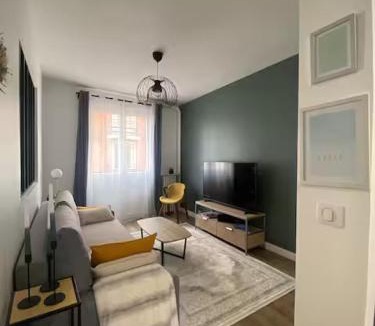 Saint-Mande Apartment | Direct Line 1 to Champs-Élysées Elegant Apt 4