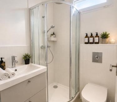 Saint-Mande Apartment | Direct Line 1 to Champs-Élysées Elegant Apt 4