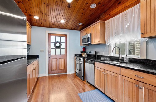 Salisbury Cottage | Direct Ocean Front Beach Cottage