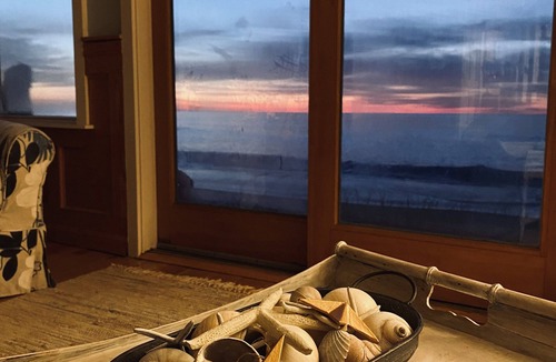 Salisbury Cottage | Direct Ocean Front Beach Cottage