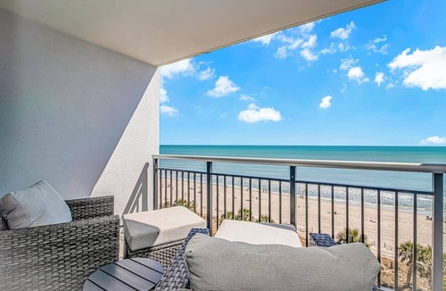 Downtown Myrtle Beach Apartment | Direct Ocean Front Studio Newly Renovated!