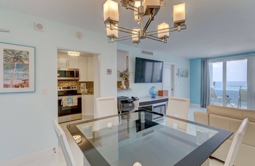 Galt Mile Condo | DIRECT OCEAN VIEWS with Balcony on the beach.