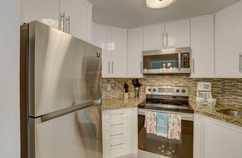 Galt Mile Condo | DIRECT OCEAN VIEWS with Balcony on the beach.