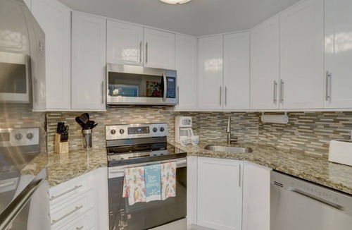 Galt Mile Condo | DIRECT OCEAN VIEWS with Balcony on the beach.