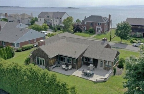 Swampscott House | Direct ocean view home steps from beach