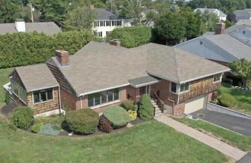 Swampscott House | Direct ocean view home steps from beach