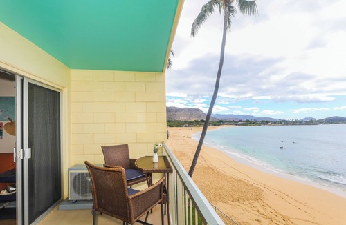 Makaha Apartment | Direct Oceanfront, Great Surfing, A/C