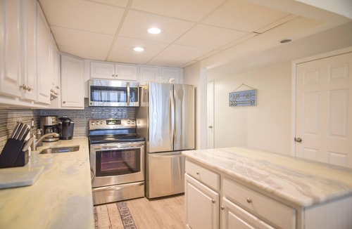 Midtown Ocean City Condo | Direct Oceanfront, Mid-Town, Updated & Spacious 1st Floor - Walk off to Beach