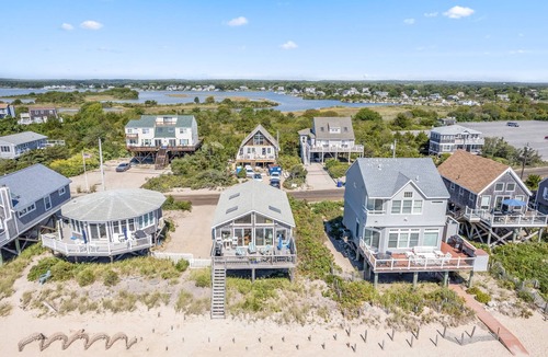 Charlestown Cabin | Direct Oceanfront on Charleston Beach!