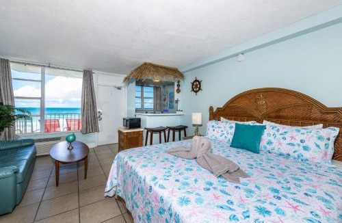 East Daytona Apartment | Direct Oceanfront Private Balcony Tiki King bed