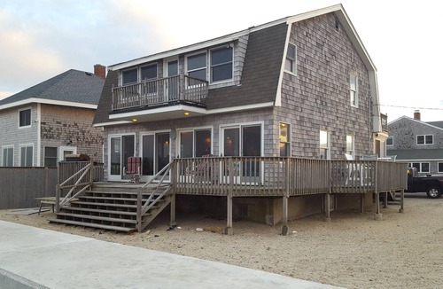 Ocean Bluff-Brant Rock House | Direct Oceanfront - Spacious 4-bedroom house in peaceful Marshfield with AC