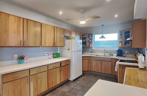 Painters Hill House | Direct Oceanfront Home w Cinnamon Beach Views