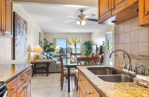 Madeira Beach Condo | Direct Oceanfront Views - Madeira Norte #110
