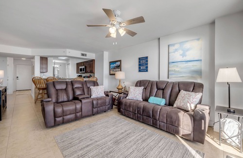 Seawinds Condo Condo | 🌊 Direct Oceanfront 2/2 | Large Private Balcony | Heated Pool ♨️ & Garage Parking