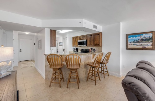Seawinds Condo Condo | 🌊 Direct Oceanfront 2/2 | Large Private Balcony | Heated Pool ♨️ & Garage Parking