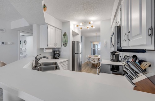 Seawinds Condo Condo | Direct oceanfront Ormond Beach 2/2 with private balcony, heated pool and garage