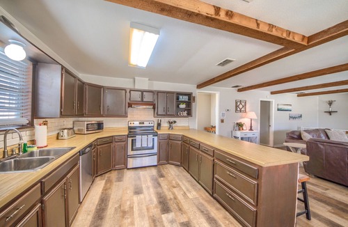 New Braunfels House | Direct River access, Guadalupe Riverfront, hammock, fire pit & Pet friendly!