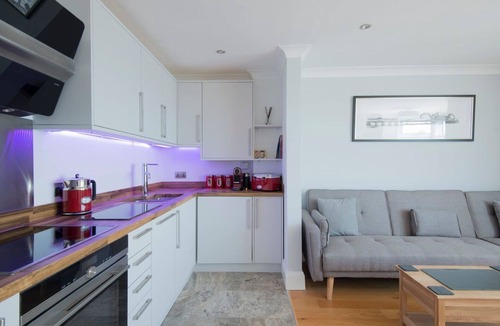 Kemptown Apartment | Direct Sea Views, Seafront Location & Free Parking