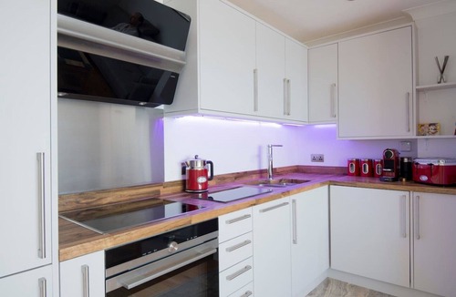 Kemptown Apartment | Direct Sea Views, Seafront Location & Free Parking