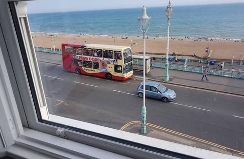 Kemptown Apartment | Direct Sea Views, Seafront Location & Free Parking