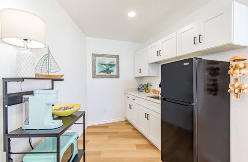 Bay Esplanade Apartment | Direct Waterfront `The Lily Pad` Walk to Beach