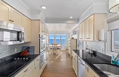 Niantic House | Direct Waterfront Beach House with Panoramic Views