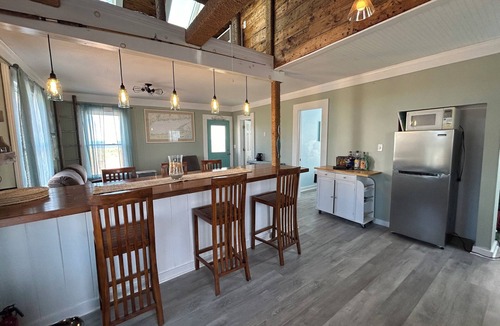 Morgan Point Cottage | Direct waterfront cottage on private sandy beach