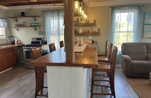 Morgan Point Cottage | Direct waterfront cottage on private sandy beach