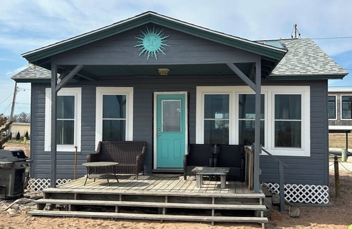 Morgan Point Cottage | Direct waterfront cottage on private sandy beach
