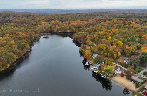 East Haddam House | Direct Waterfront Lake Retreat