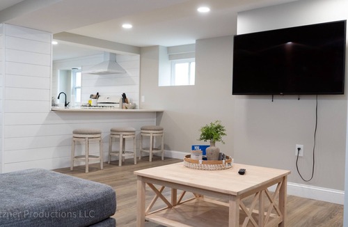 East Haddam House | Direct Waterfront Lake Retreat