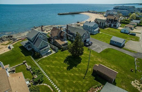 Madison Center Cottage | Direct waterfront renovated cottage.