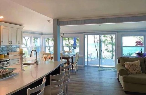 Wading River House | Direct Waterfront Stella Retreat | North Fork